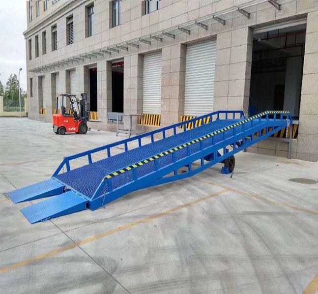 蕉城移动式登车桥装卸